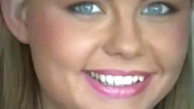 ¡Gangbang con Rose (también conocida como amateur latino videos Mia Rose) (filipino-canadiense)!