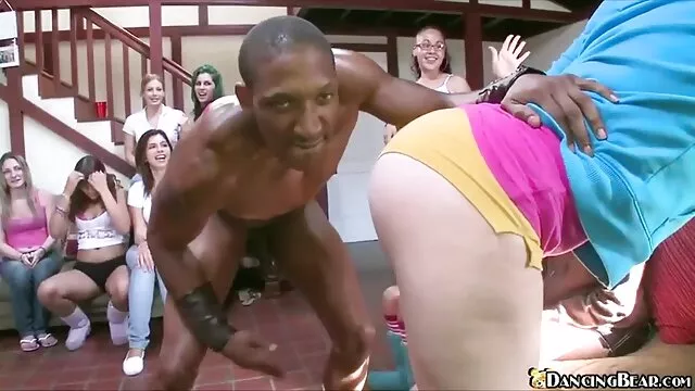 Jugando porbo amateur latino en la cámara